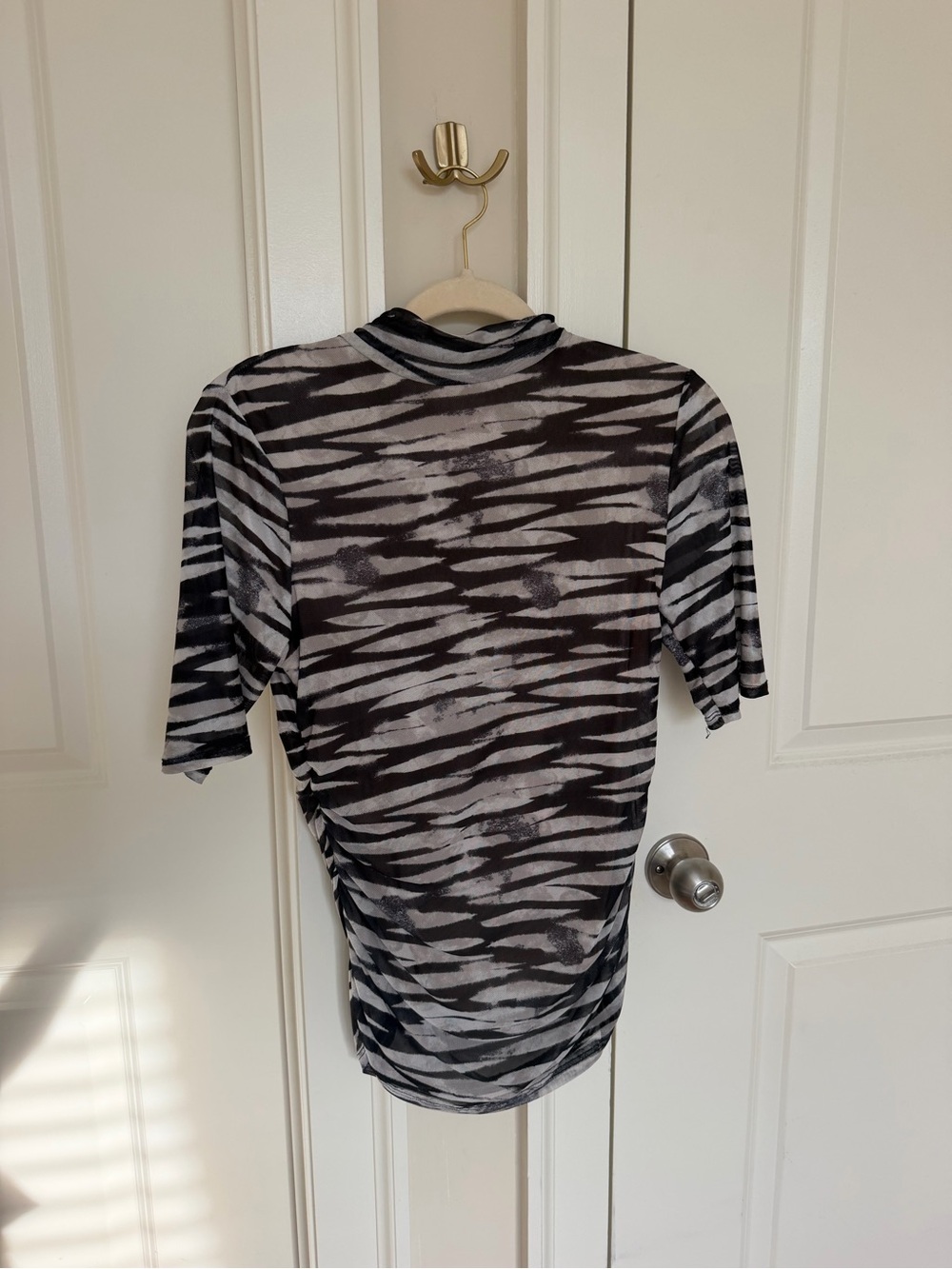 Cable & Gauge Black and White Patterned Sheer Short Sleeve Top